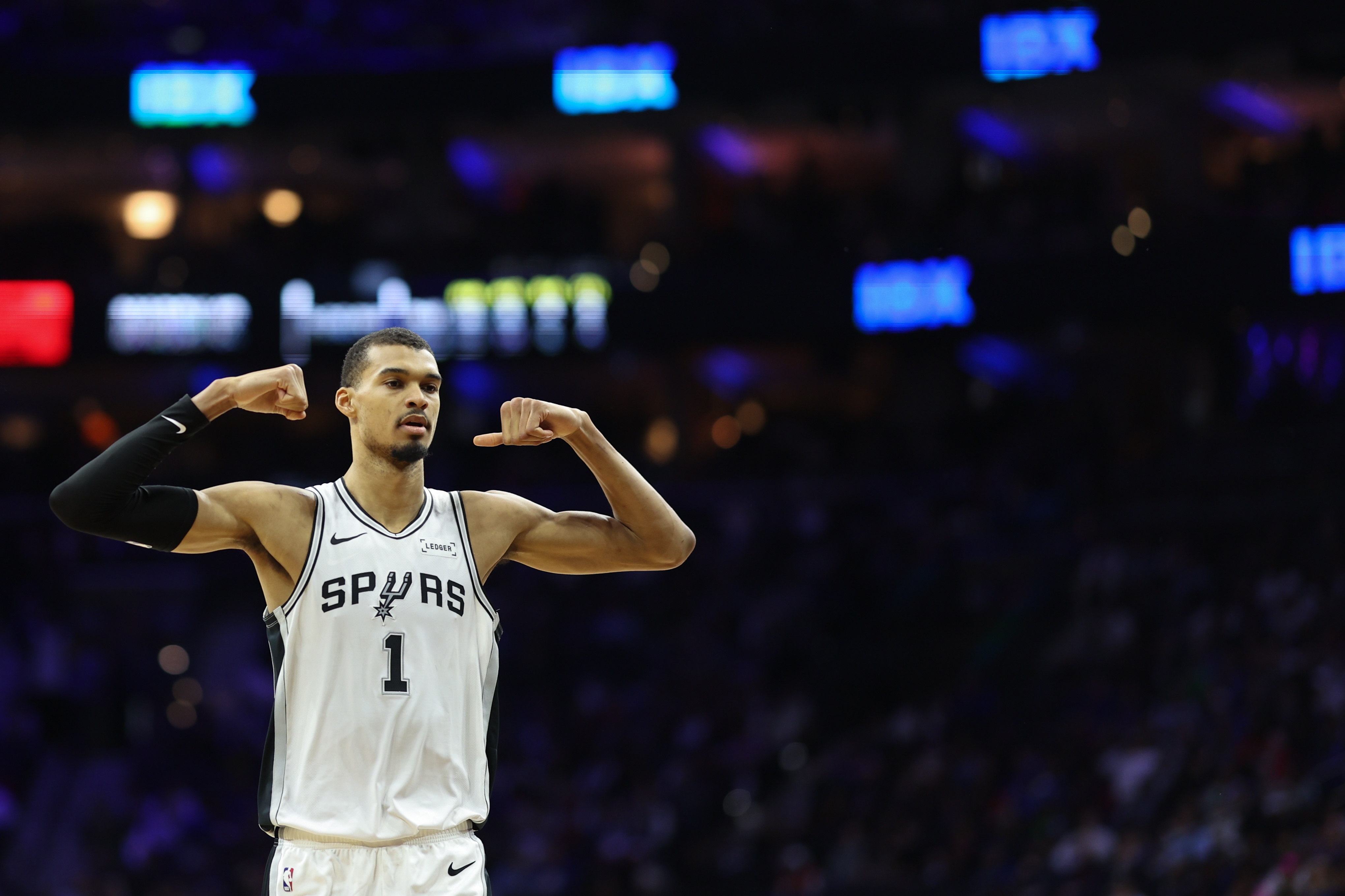 文班亞馬前場籃板6比3完爆灰熊全隊 馬刺大勝25分