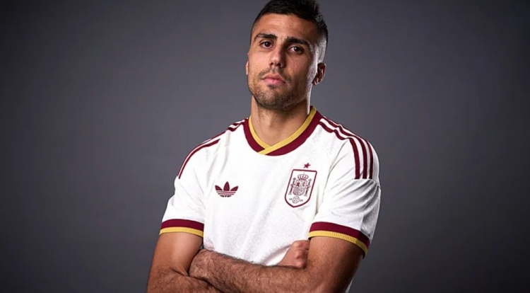 羅德里：身體狀態(tài)已恢復(fù)至最佳 國(guó)家隊(duì)新角色是責(zé)任也是傳承