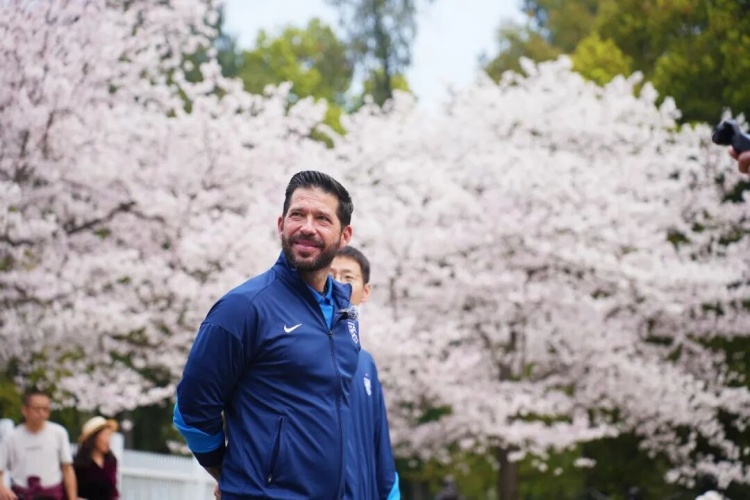 莫拉東湖行感受武漢底蘊(yùn) 與鄧卓翔交流省聯(lián)賽