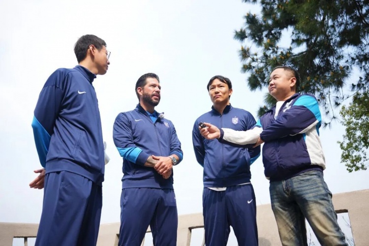 莫拉東湖行感受武漢底蘊(yùn) 與鄧卓翔交流省聯(lián)賽 莫拉東湖行感受武漢底蘊(yùn) 與鄧卓翔交流省聯(lián)賽