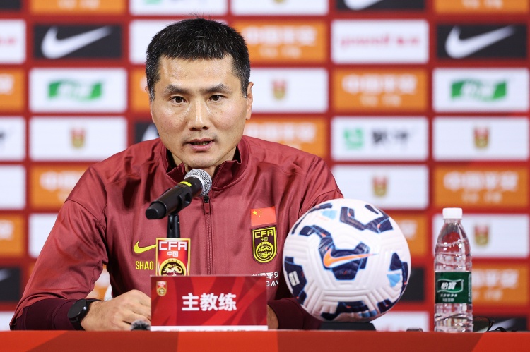 邵佳一執(zhí)教首秀2-0庫(kù)拉索 賽前動(dòng)員沿用米盧名言態(tài)度決定一切