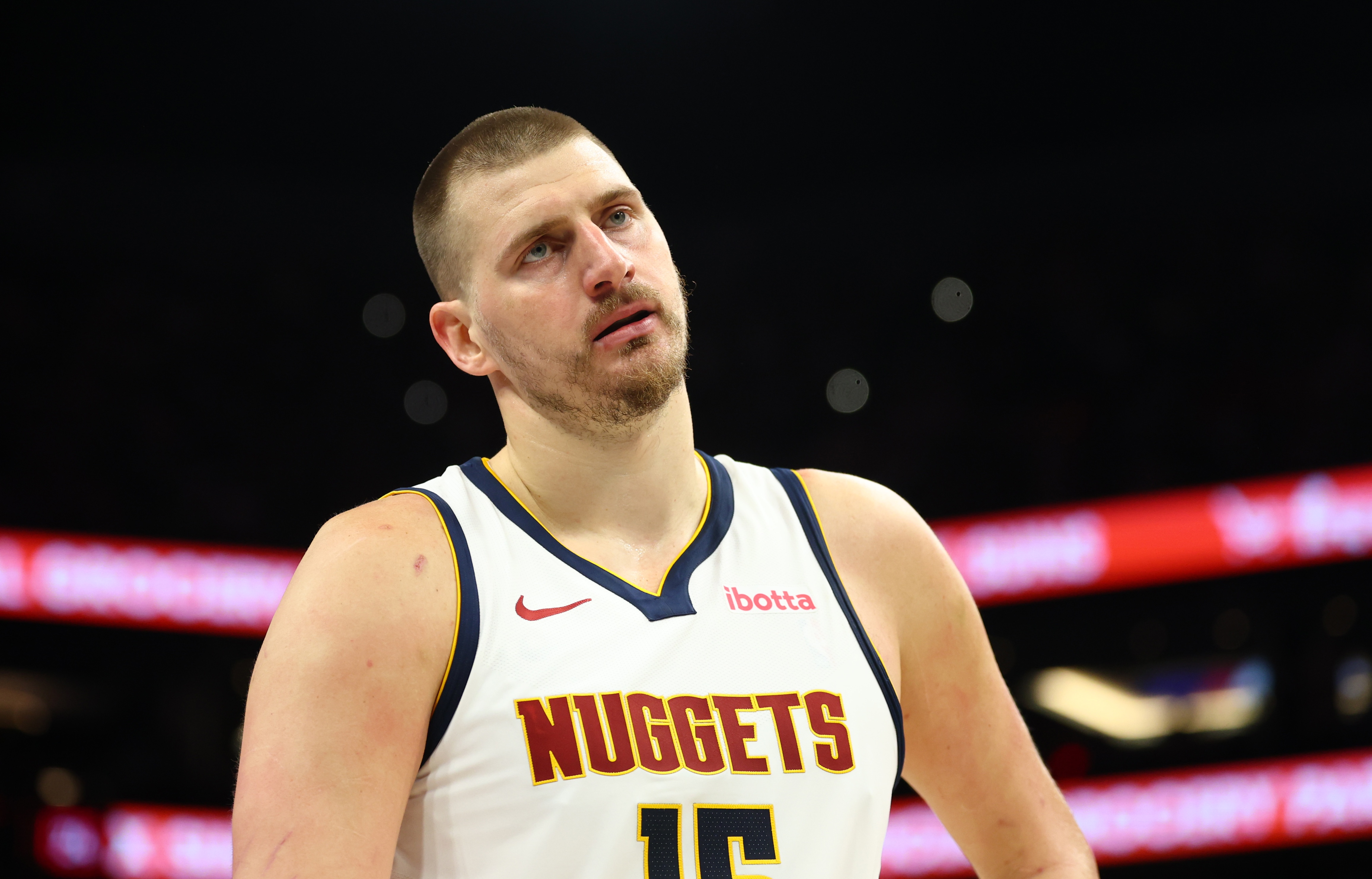 約基奇半場(chǎng)15+8+4難阻掘金落后 個(gè)人正負(fù)值-10全隊(duì)最低 約基奇半場(chǎng)15+8+4難阻掘金落后 個(gè)人正負(fù)值-10全隊(duì)最低