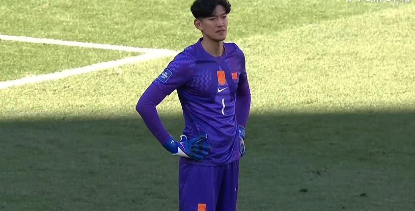 國足開場9分鐘連失兩球 顏駿凌叉腰搖頭 國足開場9分鐘連失兩球 顏駿凌叉腰搖頭