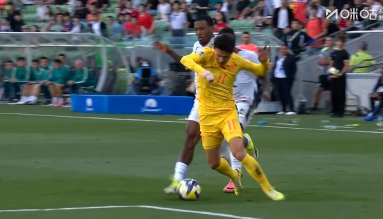 林良銘反擊造查丘瓦戰(zhàn)術(shù)犯規(guī) 國足獲前場定位球