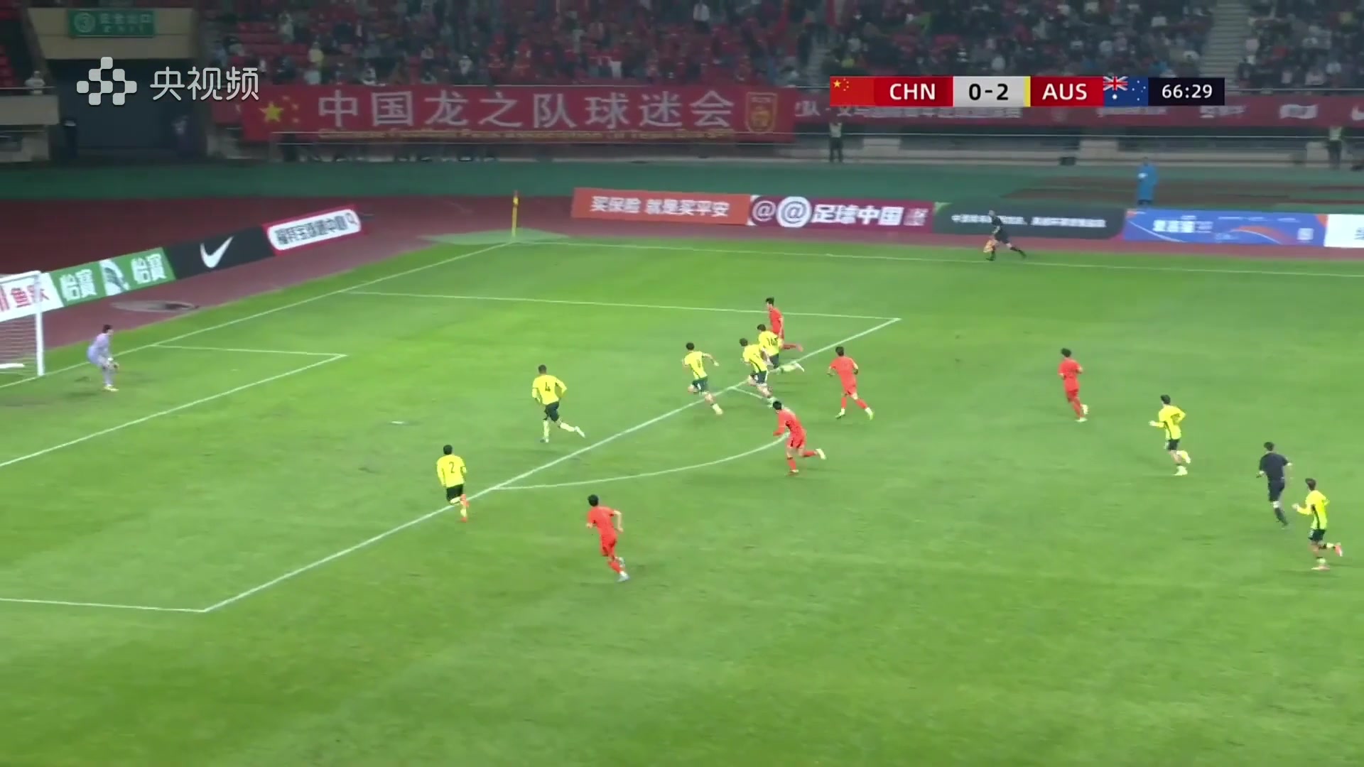 這球冷靜！澳大利亞后場失誤，楊銘銳補射破門扳回一球