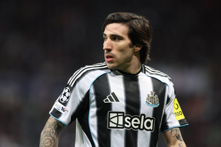 郵報(bào)：托納利若入市曼聯(lián)領(lǐng)跑 紐卡夏窗或售核心非吉馬良斯