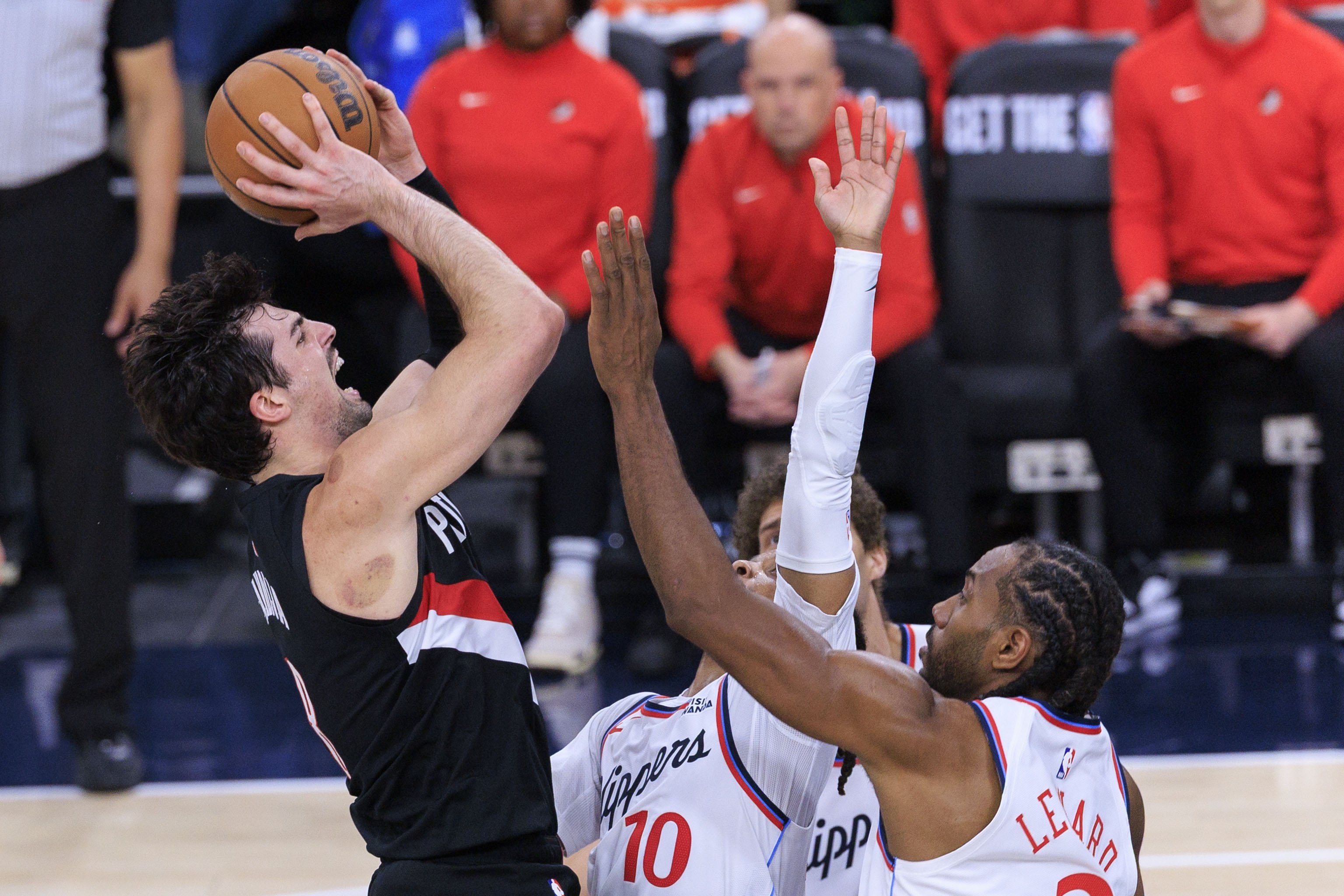 開拓者客場力克快船 西部第八卡位戰(zhàn)懸念陡增 開拓者客場力克快船 西部第八卡位戰(zhàn)懸念陡增