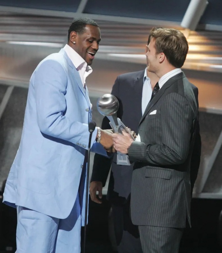 布雷迪稱詹姆斯打NFL也能打23年 贊其場內(nèi)場外為人