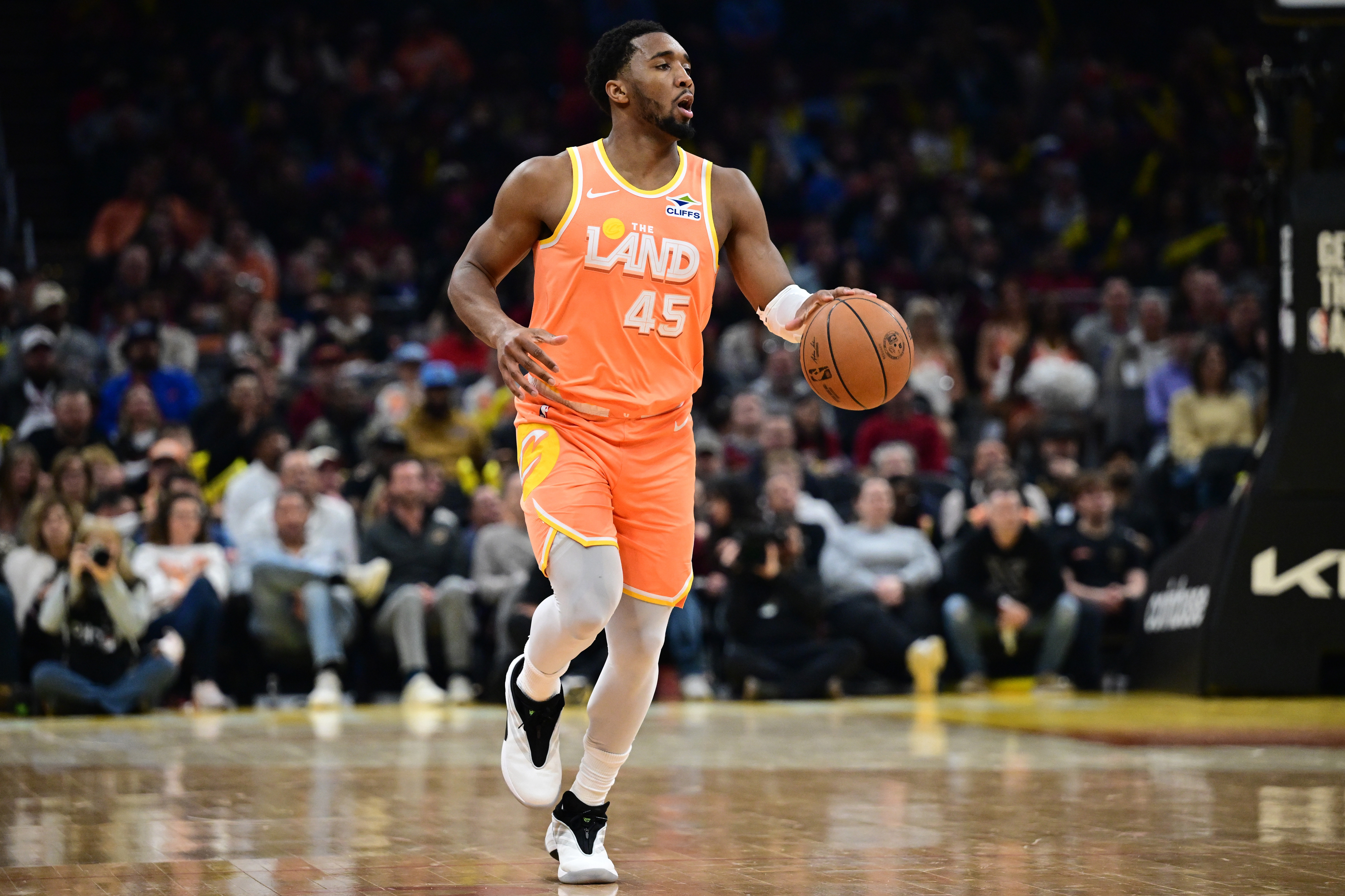 米切爾續(xù)約騎士細(xì)節(jié)曝光 球隊(duì)頂級(jí)營(yíng)養(yǎng)配置成關(guān)鍵因素