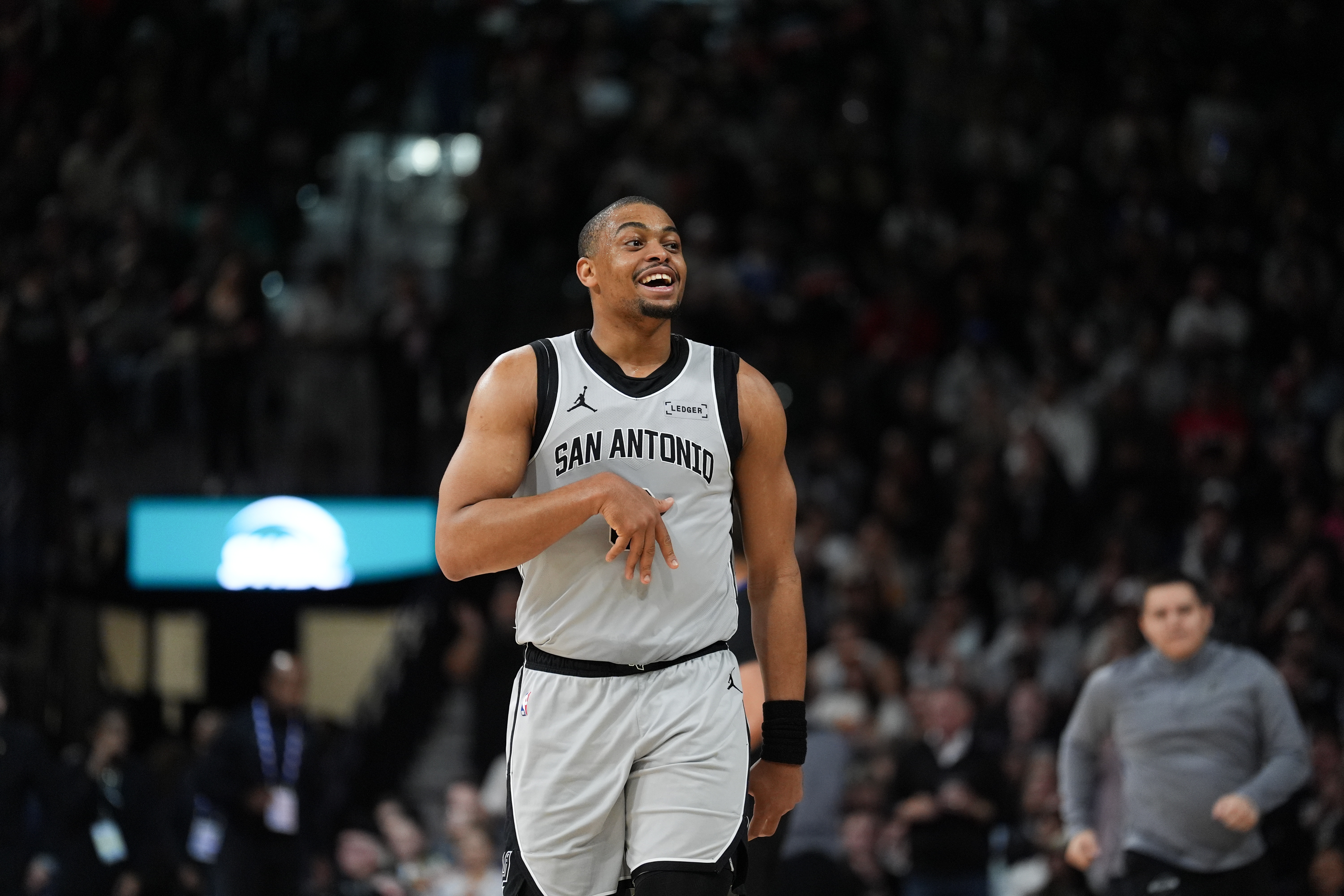 哈珀盛贊凱爾登年度第六人表現(xiàn) 馬刺替補(bǔ)雙槍合砍32分輕取快船