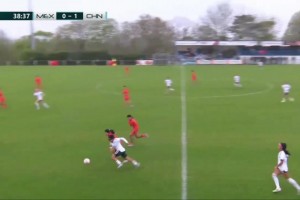 十人作戰(zhàn)守住平局 U16女足小組賽不敗收官