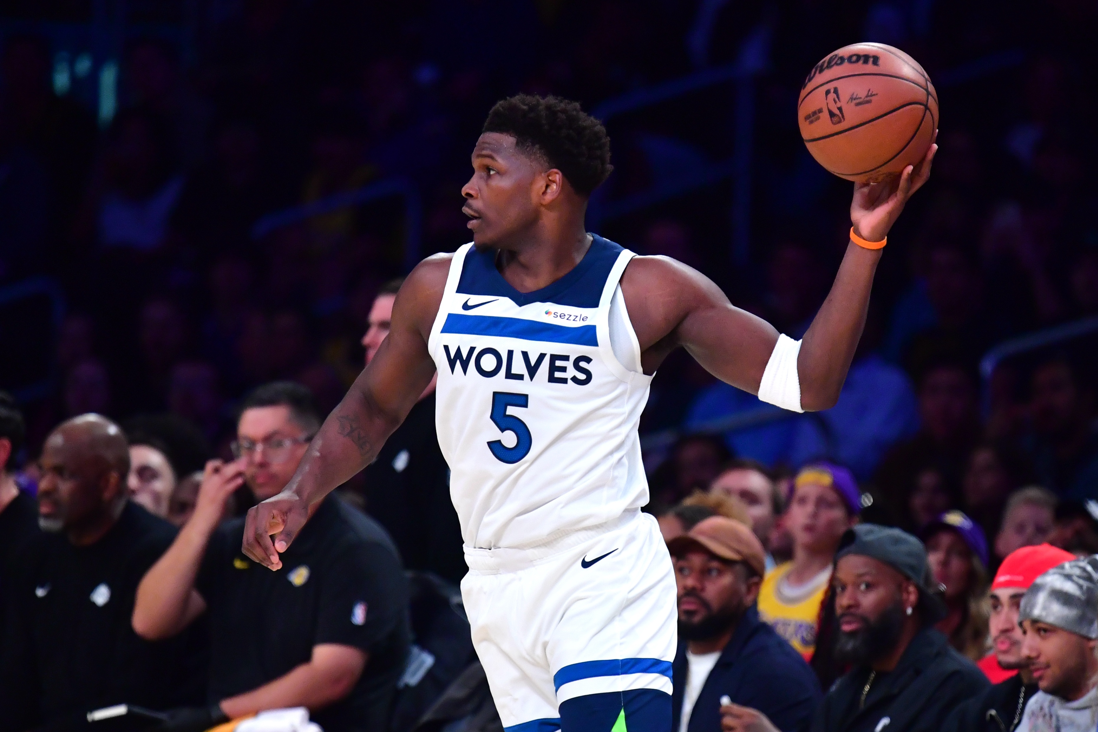 愛德華茲膝傷無礙可出戰(zhàn)76人 場均29.3分核心回歸