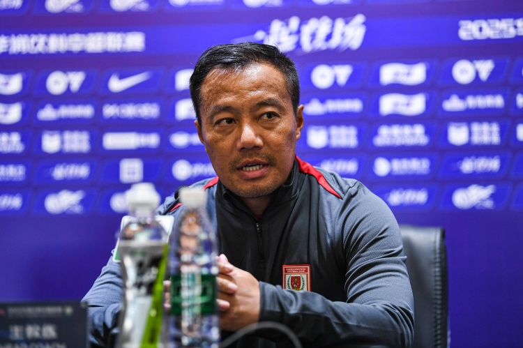 閻峰率亞泰重返經(jīng)開 坦言降級后困難但目標(biāo)明確 閻峰率亞泰重返經(jīng)開 坦言降級后困難但目標(biāo)明確