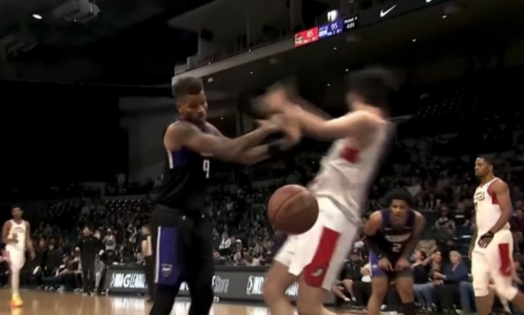 楊瀚森自曝沖突細(xì)節(jié) 垃圾話誘騙對手技犯