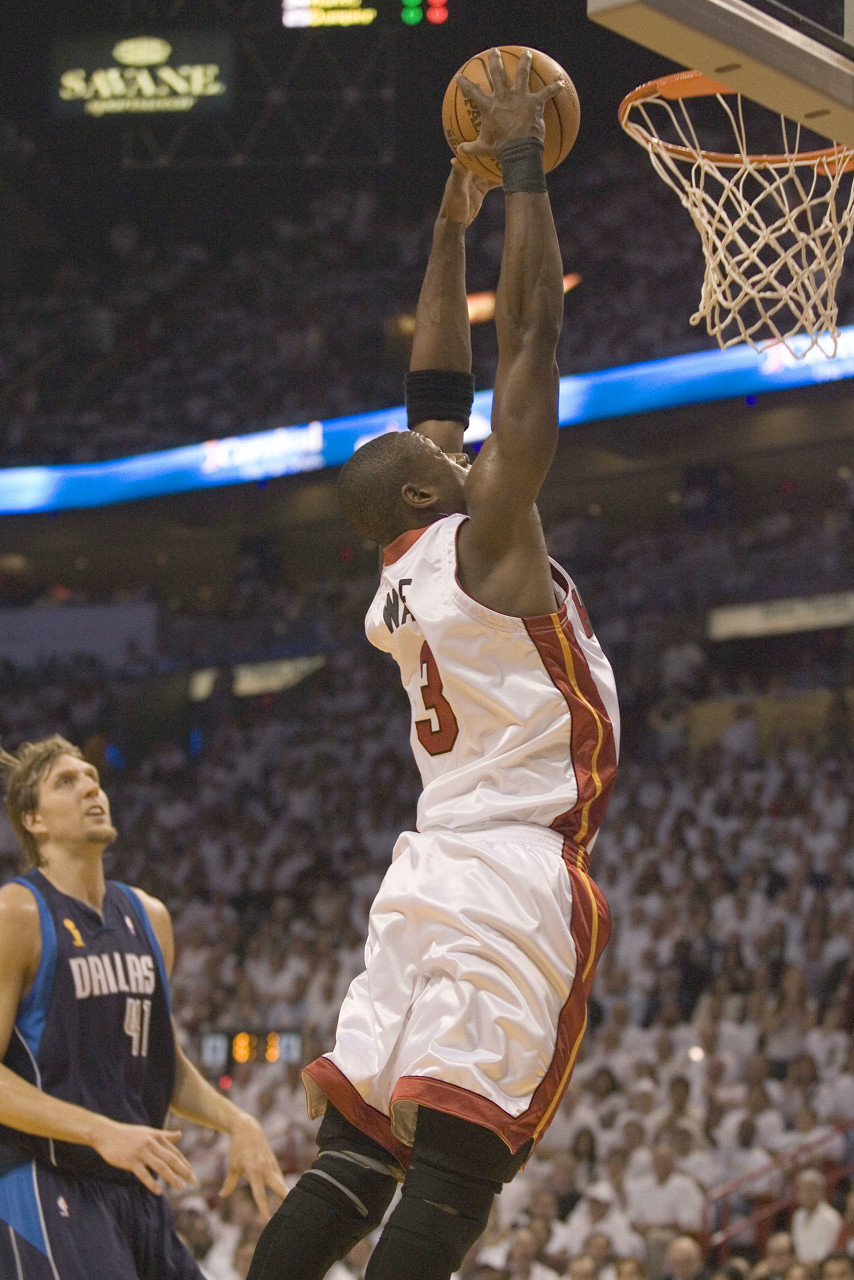 貝弗利對(duì)比巔峰韋德哈登 列十一項(xiàng)數(shù)據(jù)稱18哈登全面勝出