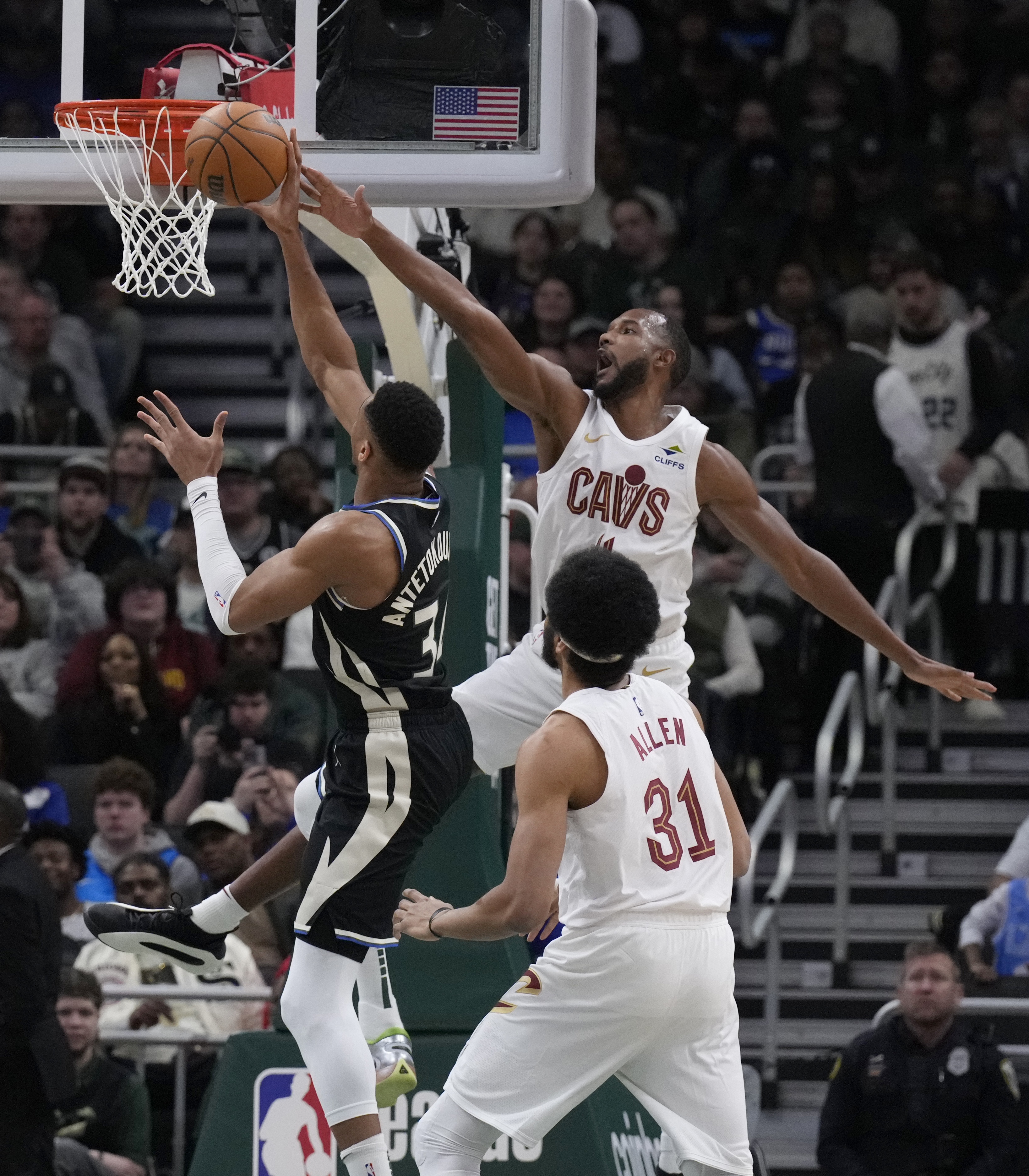 費爾頓直言騎士內(nèi)線硬度不足 首輪若遇老鷹看好哈登高效發(fā)揮