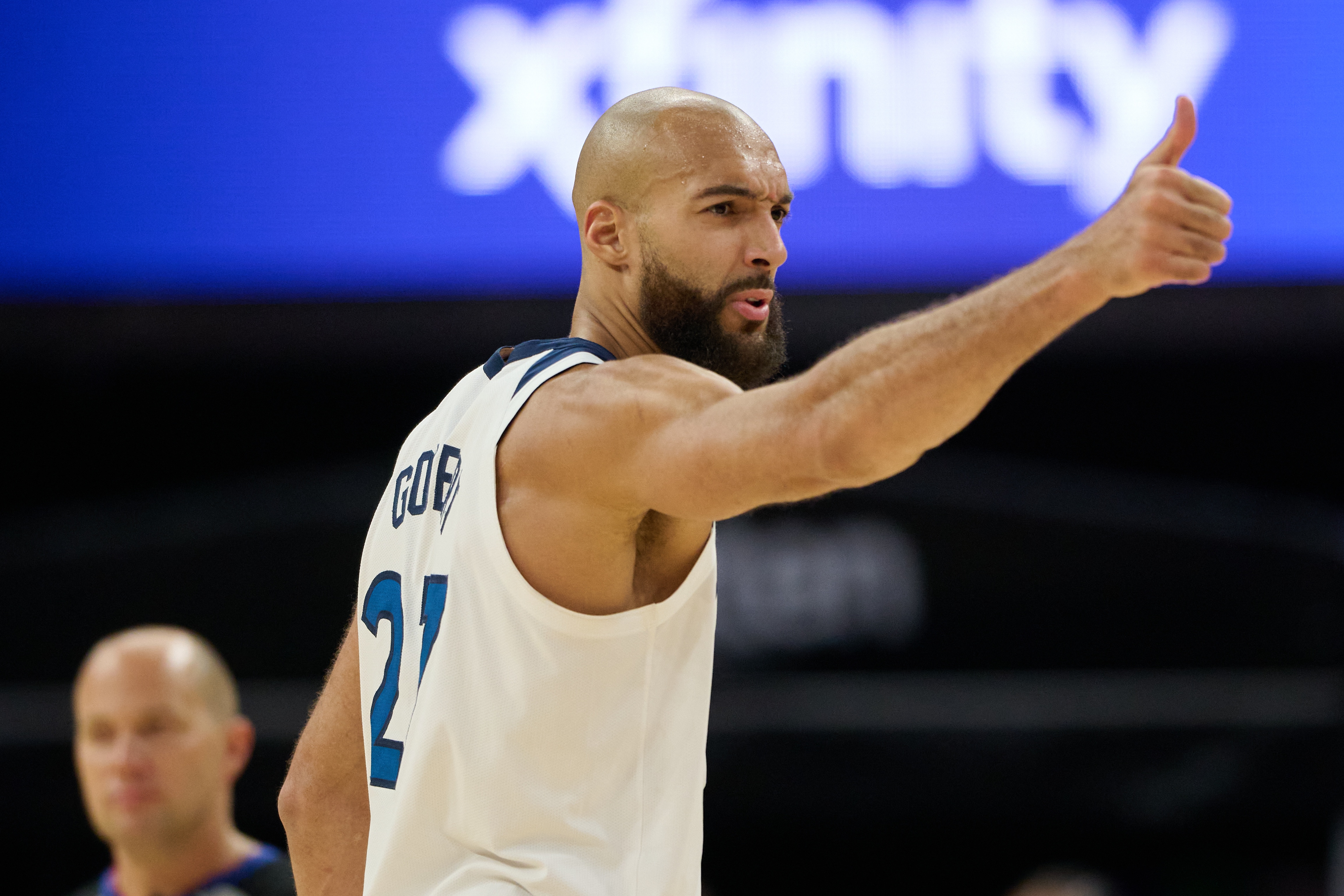 戈貝爾半場(chǎng)5中0零分 狂攬11籃板護(hù)筐定調(diào) 戈貝爾半場(chǎng)5中0零分 狂攬11籃板護(hù)筐定調(diào)