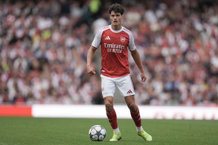 諾爾高復(fù)盤足總杯出局 直言槍手攻防轉(zhuǎn)換應(yīng)對(duì)不力