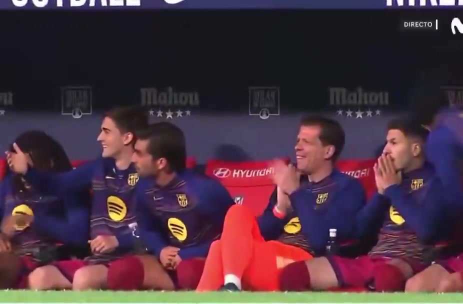 岡薩雷斯手球染黃引巴薩替補(bǔ)席哄笑 半場補(bǔ)時(shí)鏟人直紅離場