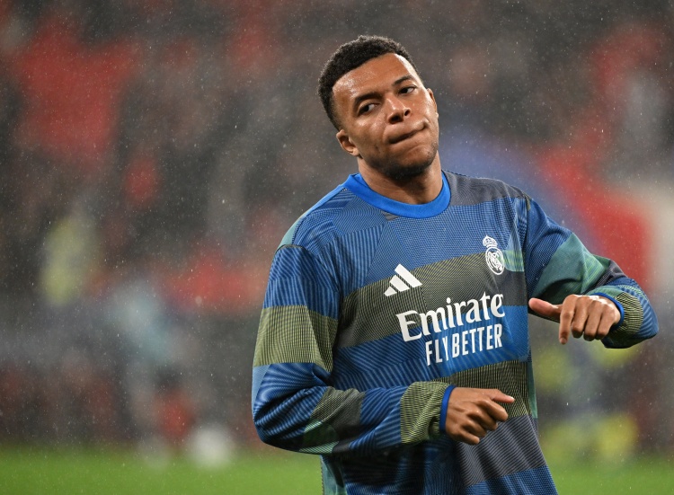 馬卡電臺(tái)復(fù)盤皇馬敗局 巴爾韋德缺陣影響遠(yuǎn)超姆巴佩爭(zhēng)議