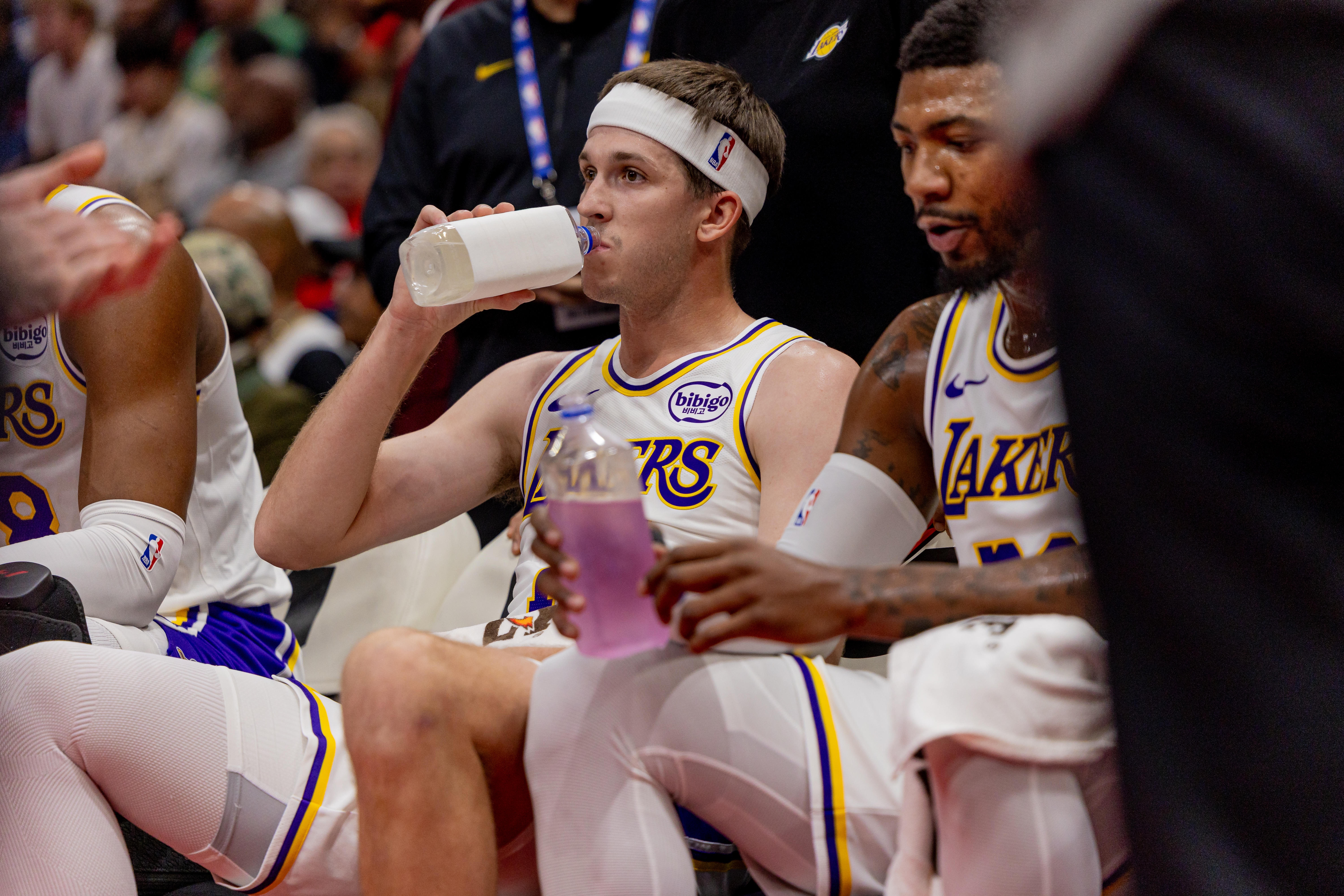 東契奇赴歐接受再生療法治療腿筋 湖人季后賽前景蒙上陰影