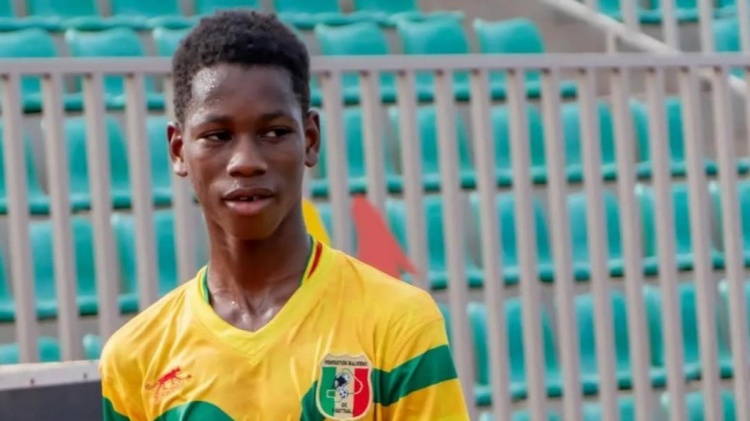 巴薩巴黎再爭16歲馬里中場 球員已赴巴黎試訓(xùn)并隨隊參賽