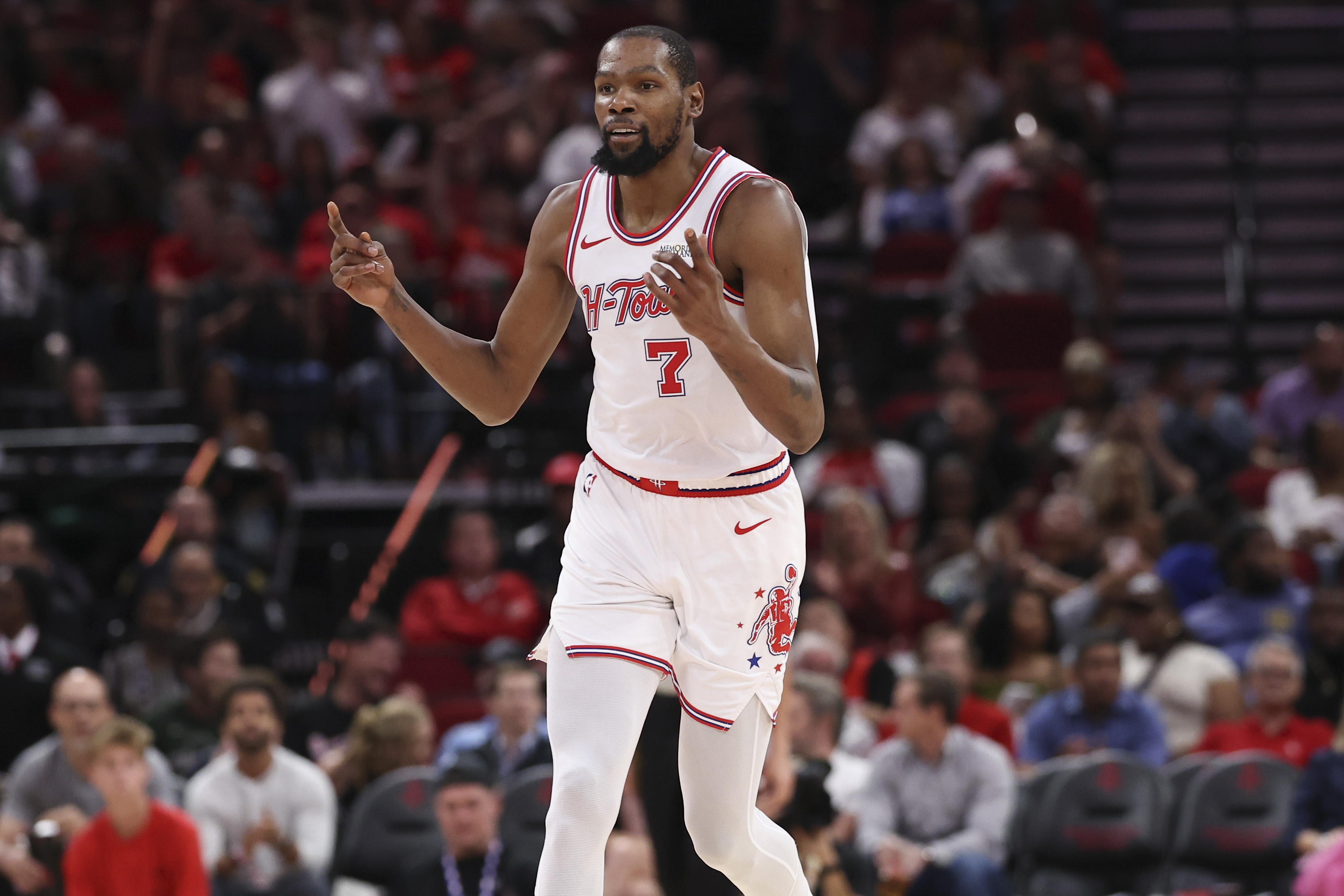 庫里復出末節(jié)逆轉(zhuǎn) 火箭1分險勝勇士