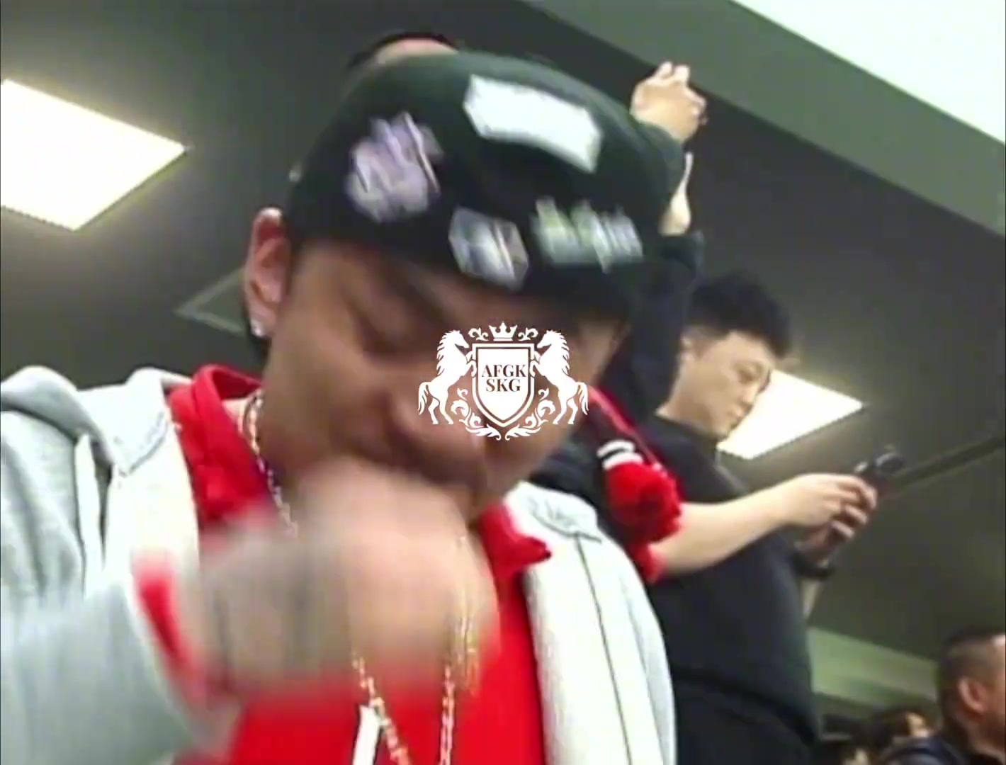 韋世豪跨界聯(lián)名馬思唯 拜合拉木參與拍攝