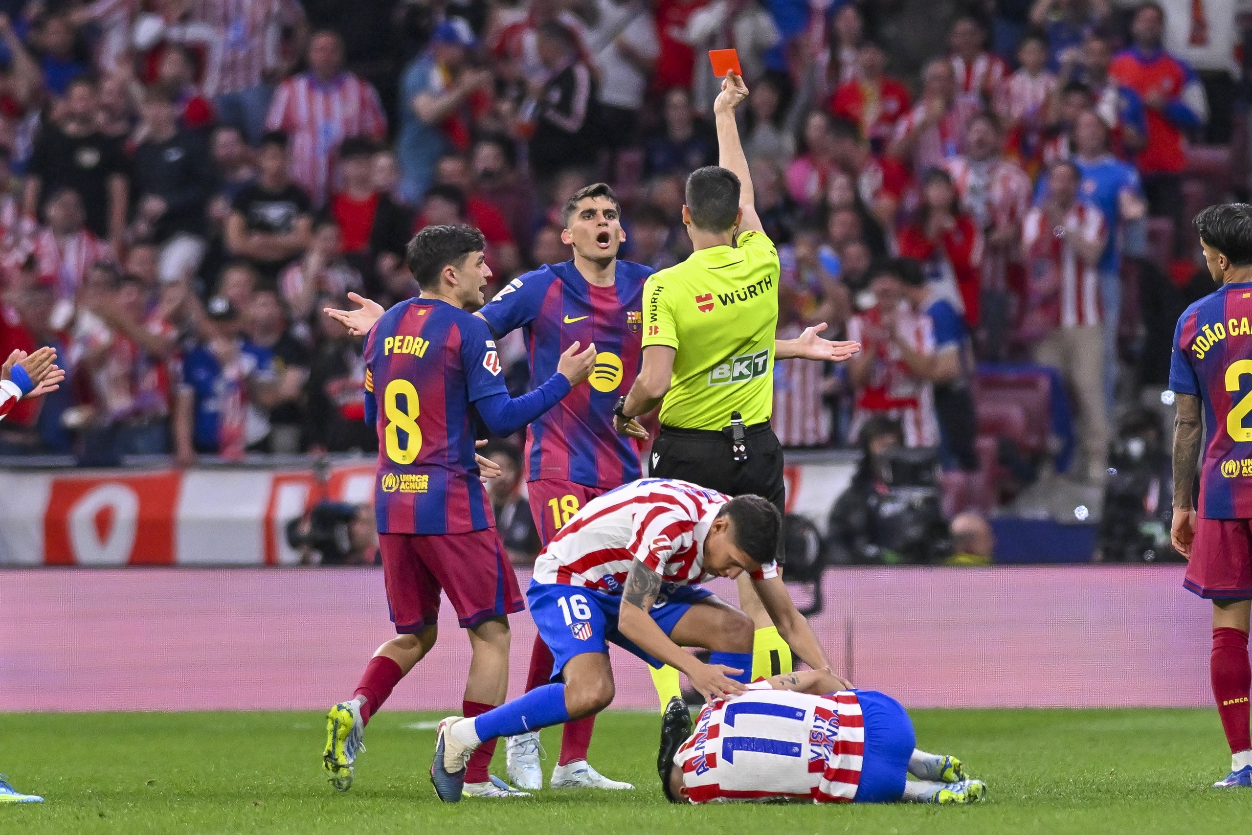 皇馬TV炮轟VAR雙重標(biāo)準(zhǔn) 數(shù)據(jù)揭示巴薩獲利皇馬受損