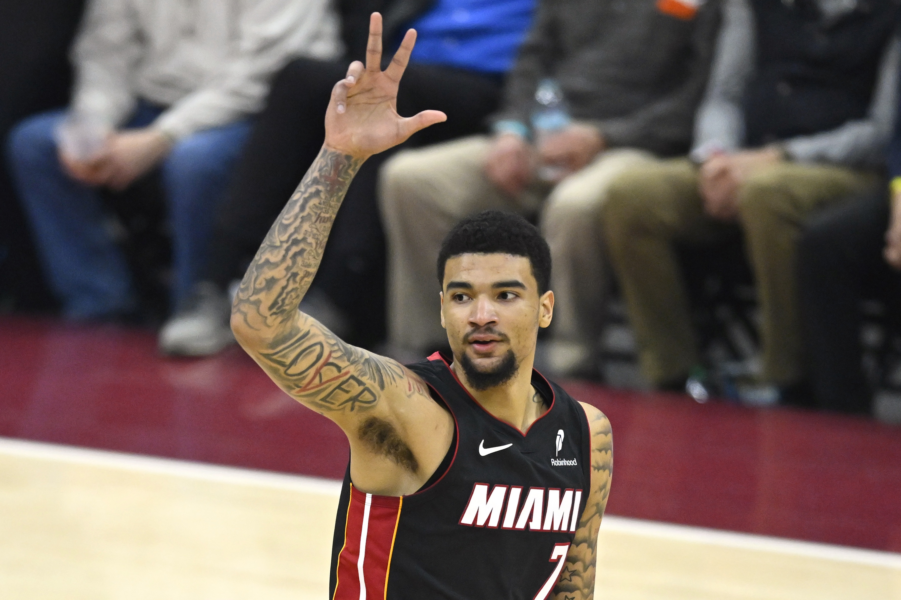 斯波點出韋爾護筐質(zhì)變 場均9.1板1.1帽成內(nèi)線支柱