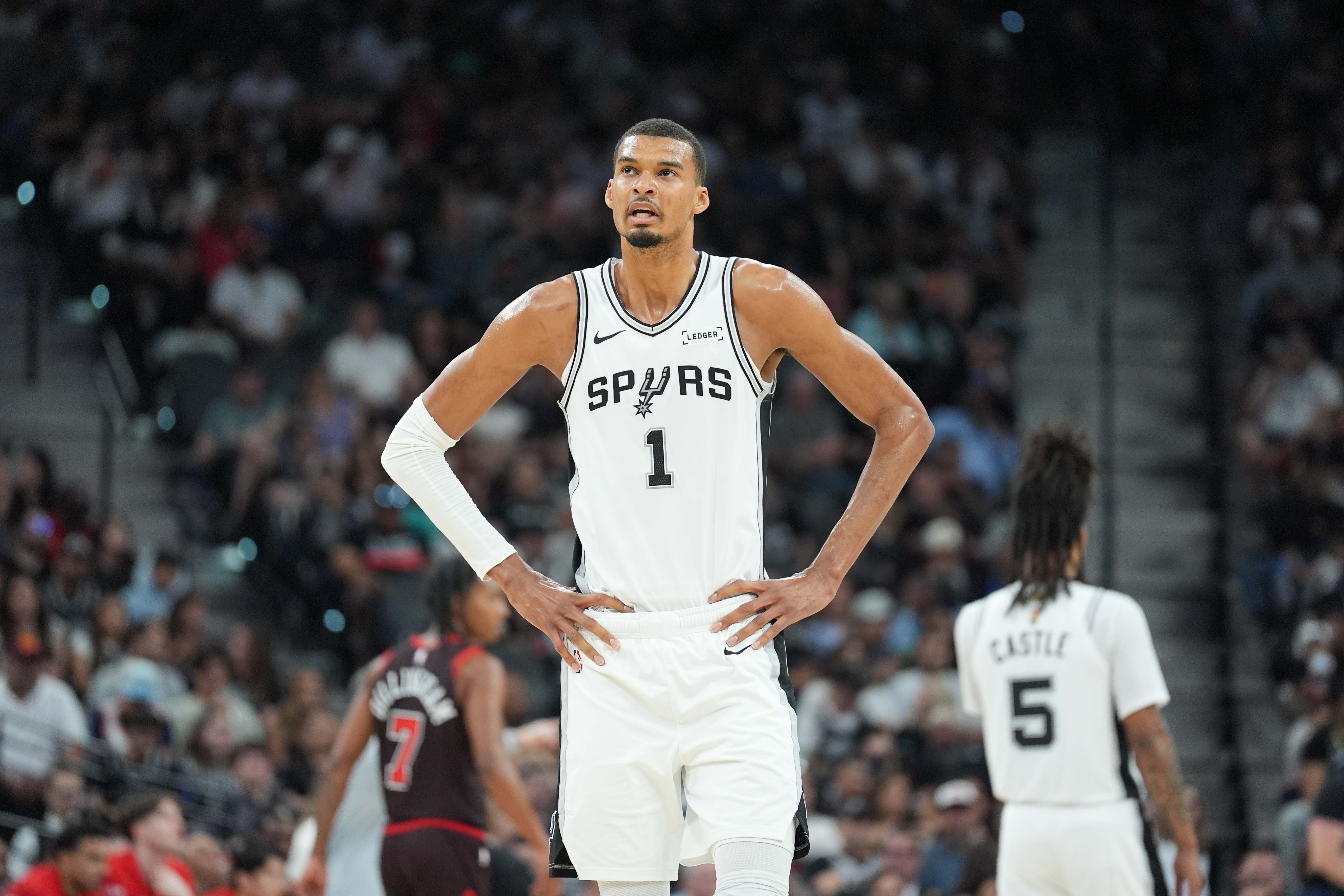 文班亞馬出戰(zhàn)資格成馬刺優(yōu)先事項(xiàng) 名記稱其必達(dá)65場(chǎng)門檻