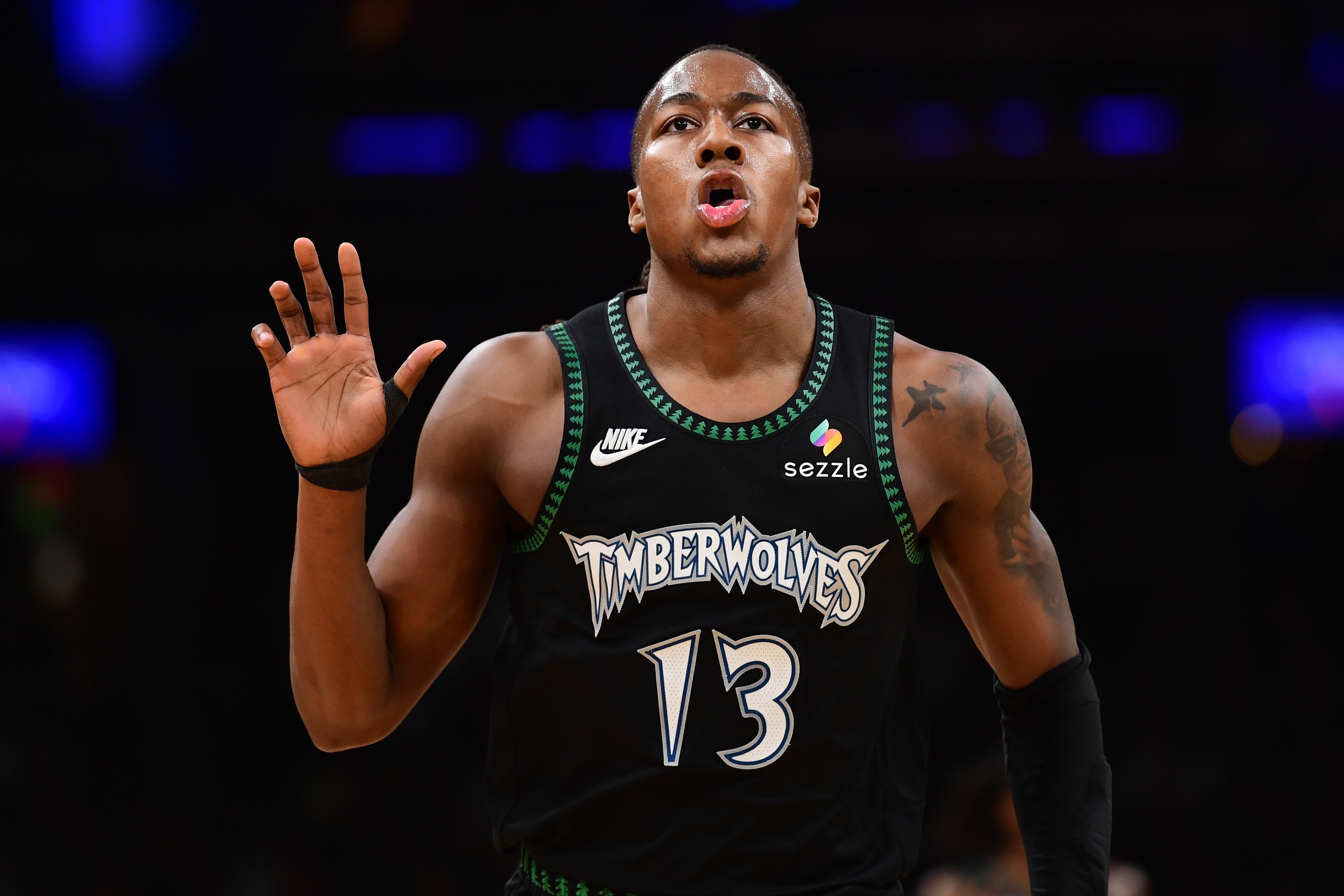 費爾斯40分率鵜鶘狂勝 阿門準(zhǔn)三雙倫納德高效34分