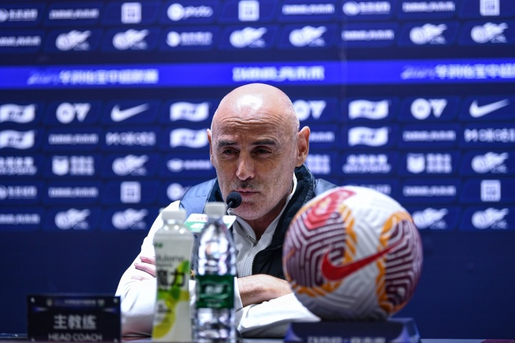 穆斯卡特直面德比現(xiàn)實(shí) 承認(rèn)兩隊(duì)處中游 強(qiáng)調(diào)情緒控制與責(zé)任感