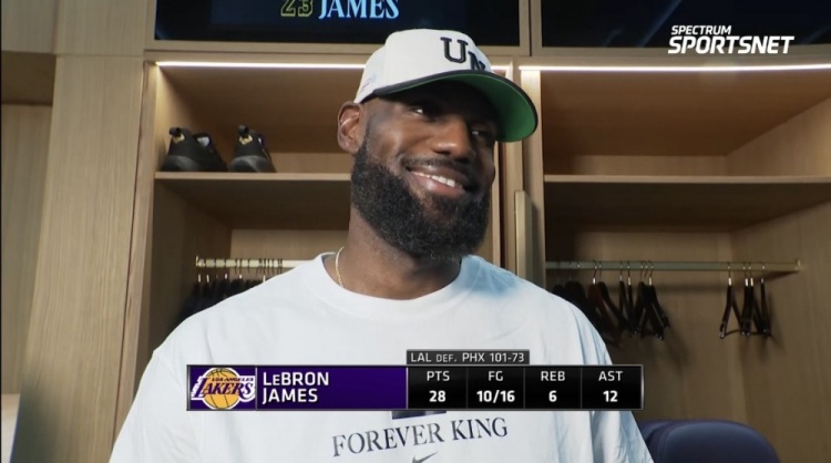 詹姆斯高效28+12率隊大勝 回應(yīng)角色轉(zhuǎn)變稱更想要三連勝