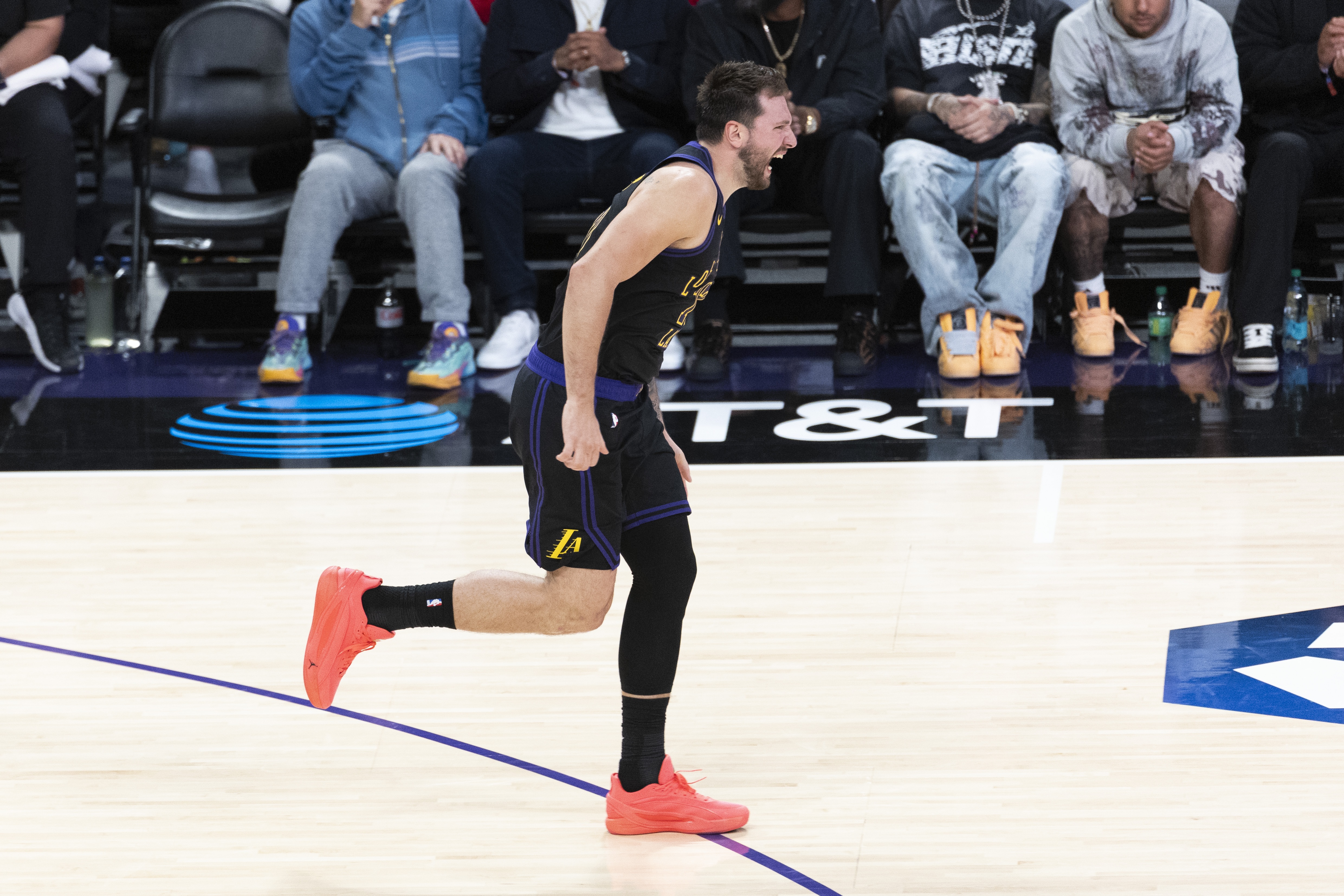 維蒂揭秘科比歐洲治療真相 東契奇細胞療法引關(guān)注