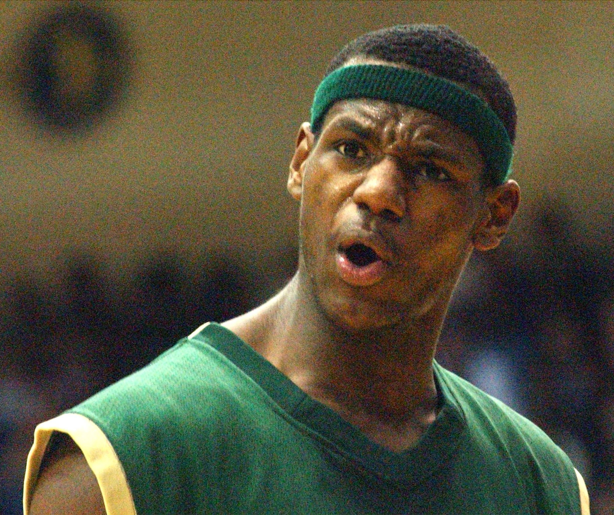 哈達(dá)威憶高中詹姆斯 罰球線起跳扣飛驚呆眾人