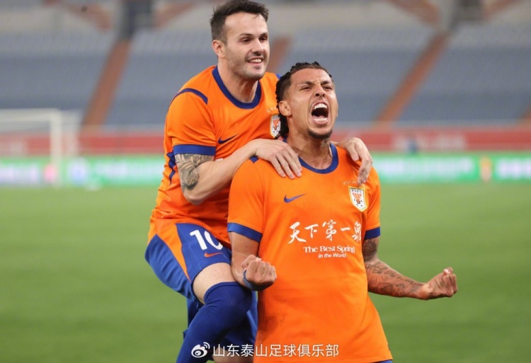 克雷桑任意球救主 泰山主場平海港