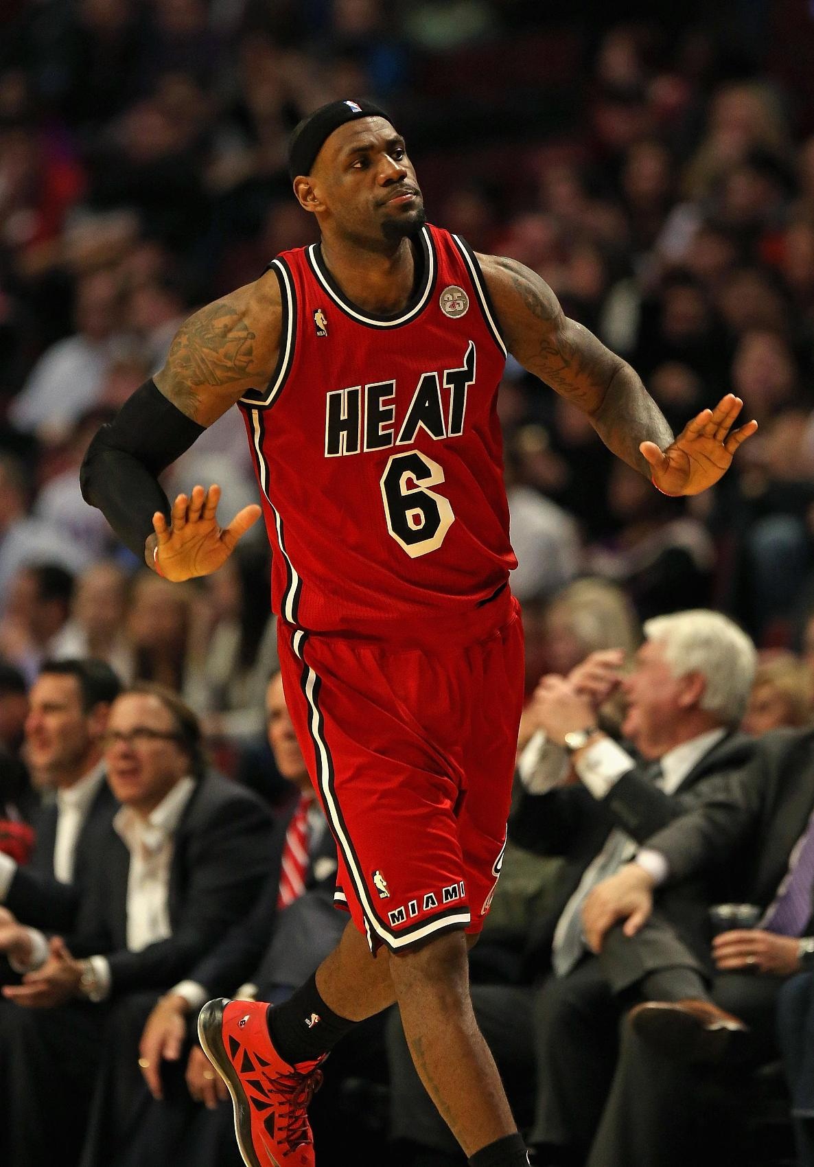 黃蜂連續(xù)十年無緣季后賽 詹姆斯成唯一季后賽交手現(xiàn)役球員