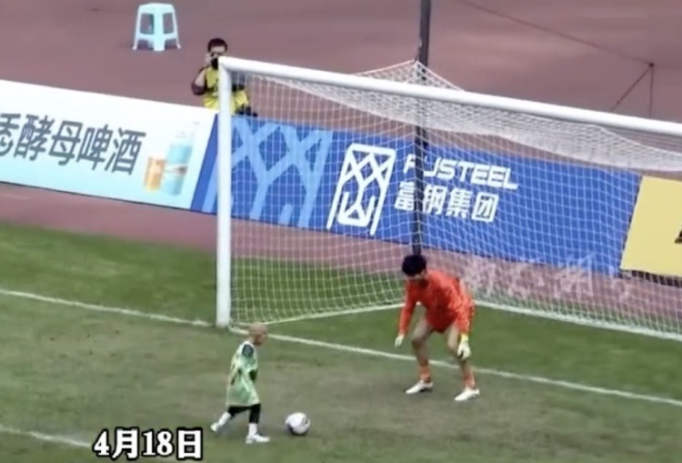 罕見病患兒瑞瑞吳越杯圓夢 中場登場完成射門得分