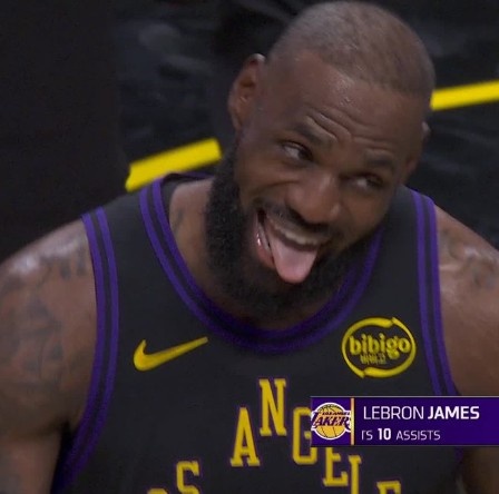 湖人首戰(zhàn)壓制火箭 肯納德三分雨創(chuàng)生涯新高 詹姆斯13助盤(pán)活全局