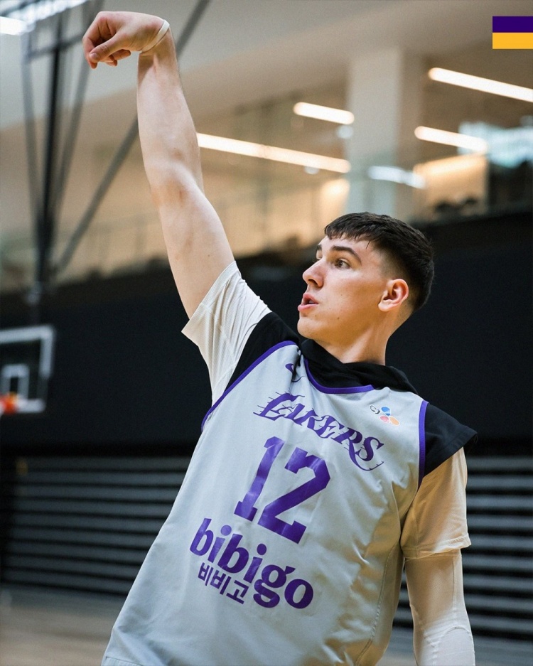 湖人備戰(zhàn)火箭G2 官推發(fā)布訓(xùn)練圖集