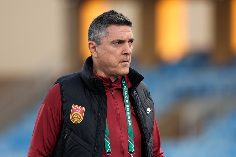 安東尼奧深圳觀戰(zhàn)國(guó)安 考察亞運(yùn)超齡球員張玉寧