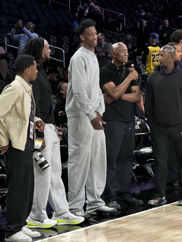 狀元熱門(mén)迪班薩現(xiàn)身火湖G2 考察NBA季后賽強(qiáng)度