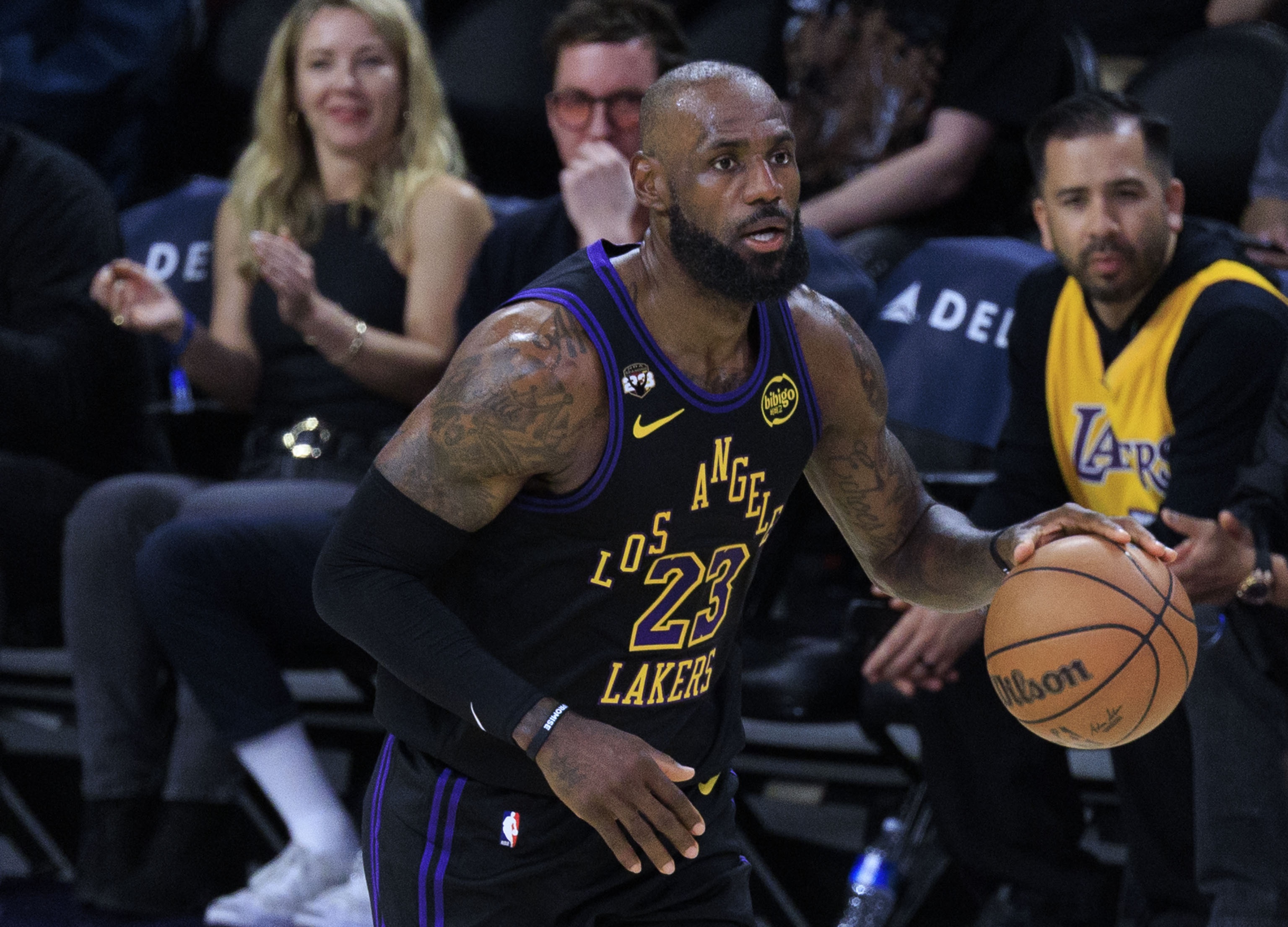 德?。赫材匪沟那蛏谈哂谒腥耍匦l(wèi)也不如他