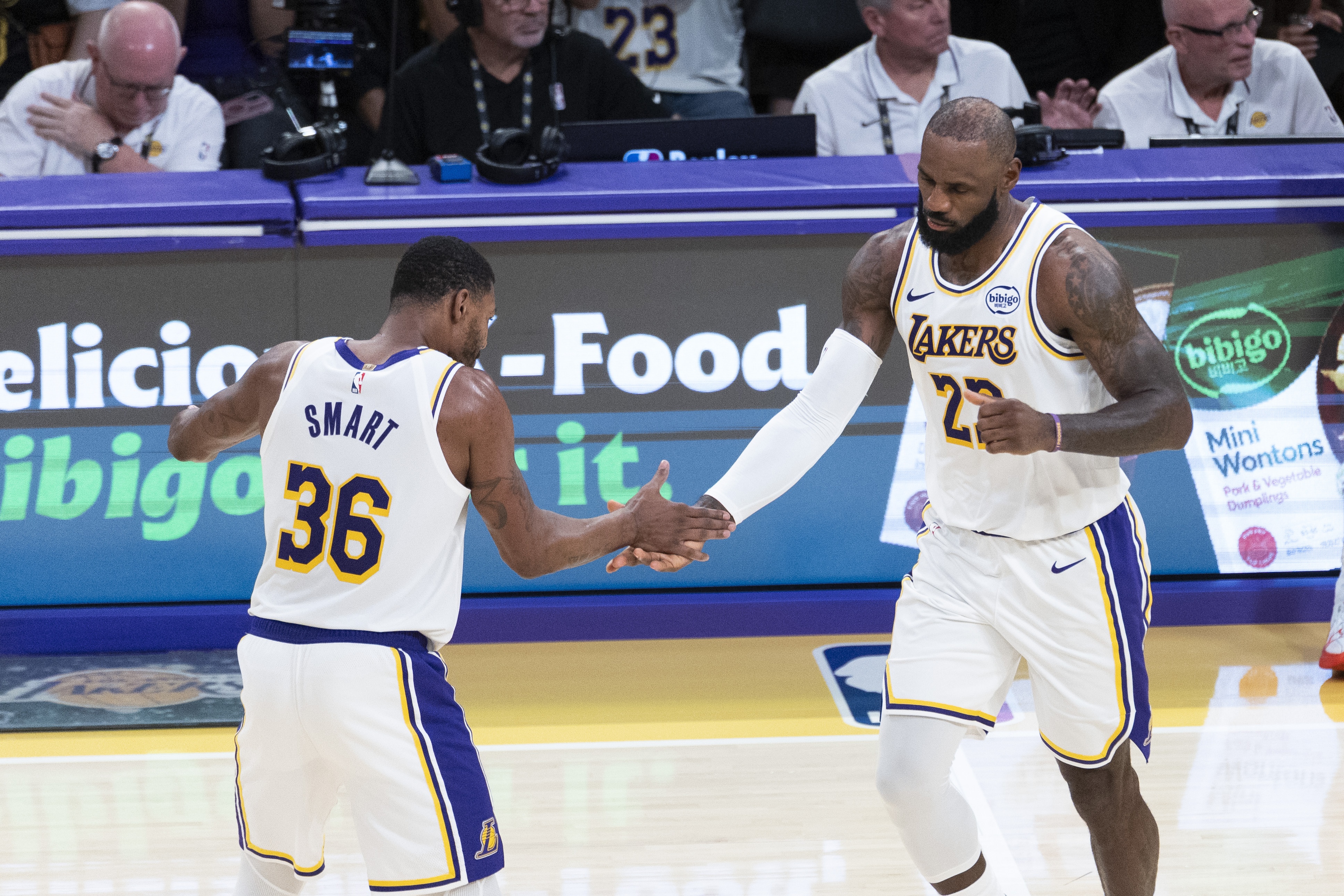 詹姆斯斯瑪特合砍50分，雷迪克贊球隊(duì)經(jīng)受加時(shí)考驗(yàn)