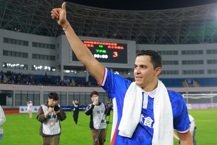 倒鉤重現(xiàn)！莫雷諾友誼賽雙響，離滬前將探訪申花中心