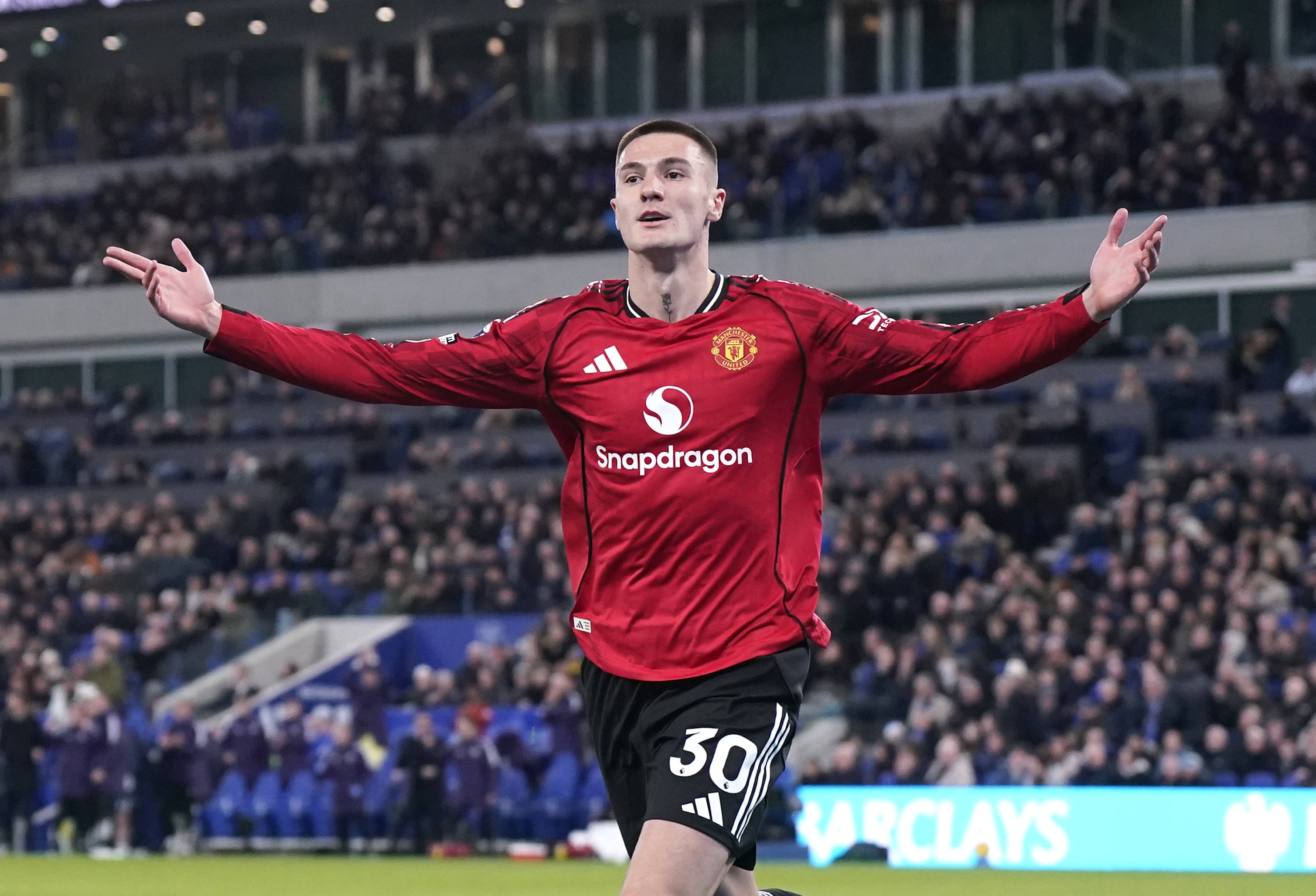 B費(fèi)第19助卡塞米羅舍什科破門 曼聯(lián)2-1布倫特福德距歐冠區(qū)11分