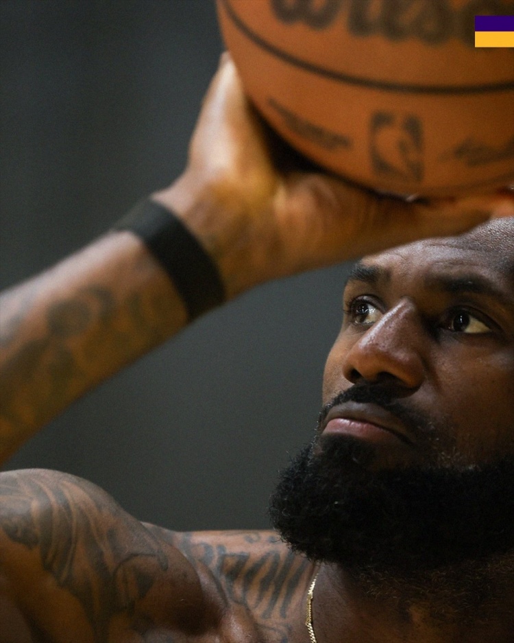 詹姆斯、里夫斯領銜湖人賽前合練 紫金軍團3-1手握賽點