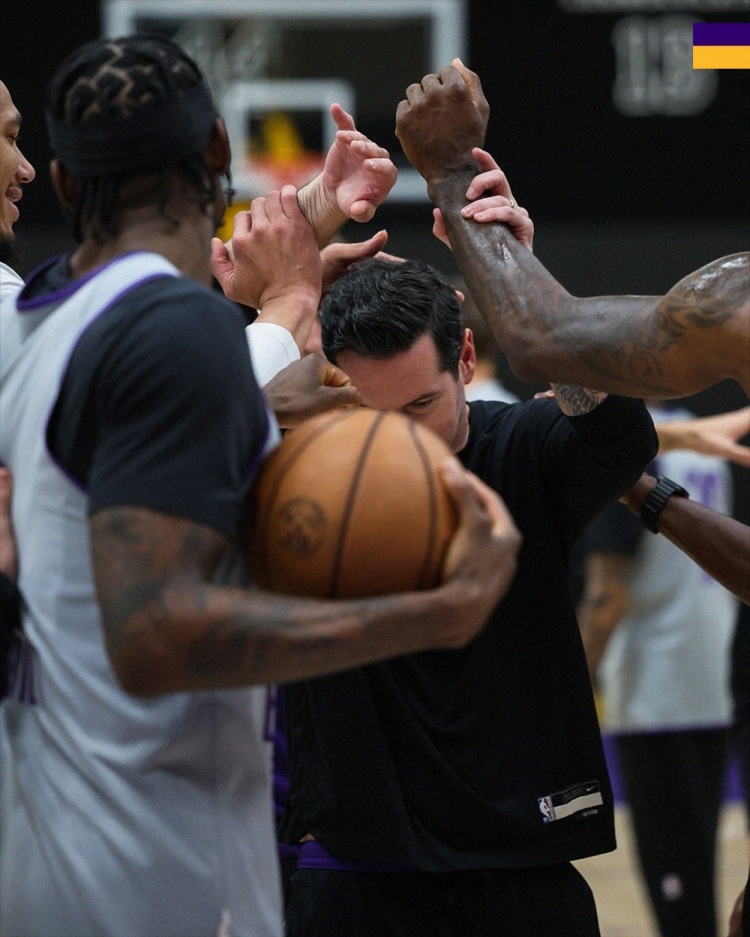 詹姆斯、里夫斯領銜湖人賽前合練 紫金軍團3-1手握賽點