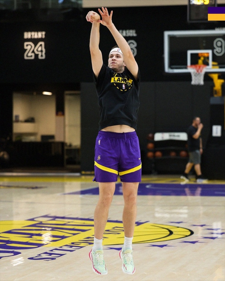 詹姆斯、里夫斯領銜湖人賽前合練 紫金軍團3-1手握賽點